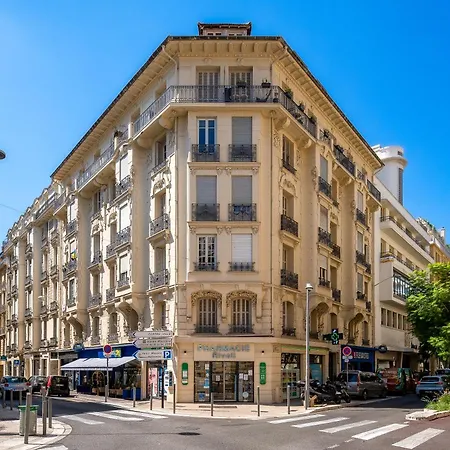 1br - 100m From Promenade Des - Ac Apartman